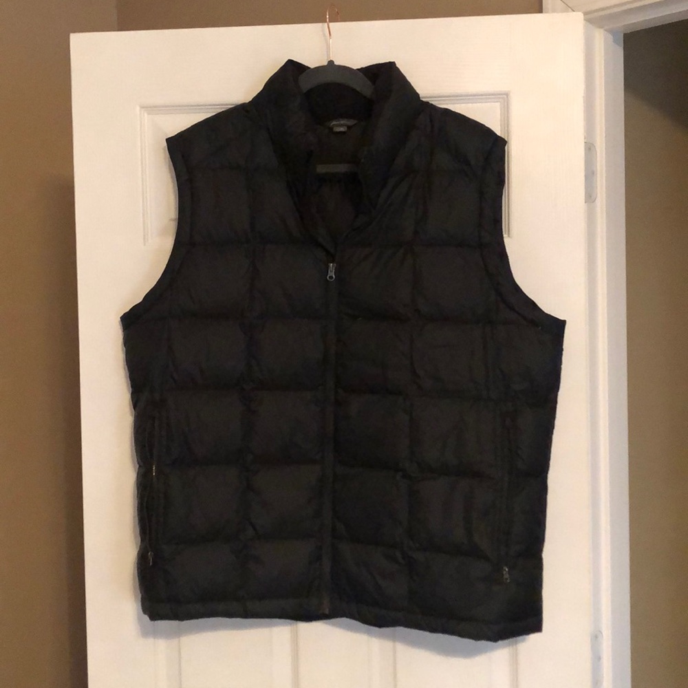 Gently Worn Men’s size XL Eddie Bauer Puff Vest
